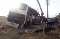 بررسی سریع علل حادثه واژگونی اتوبوس خبرنگاران
